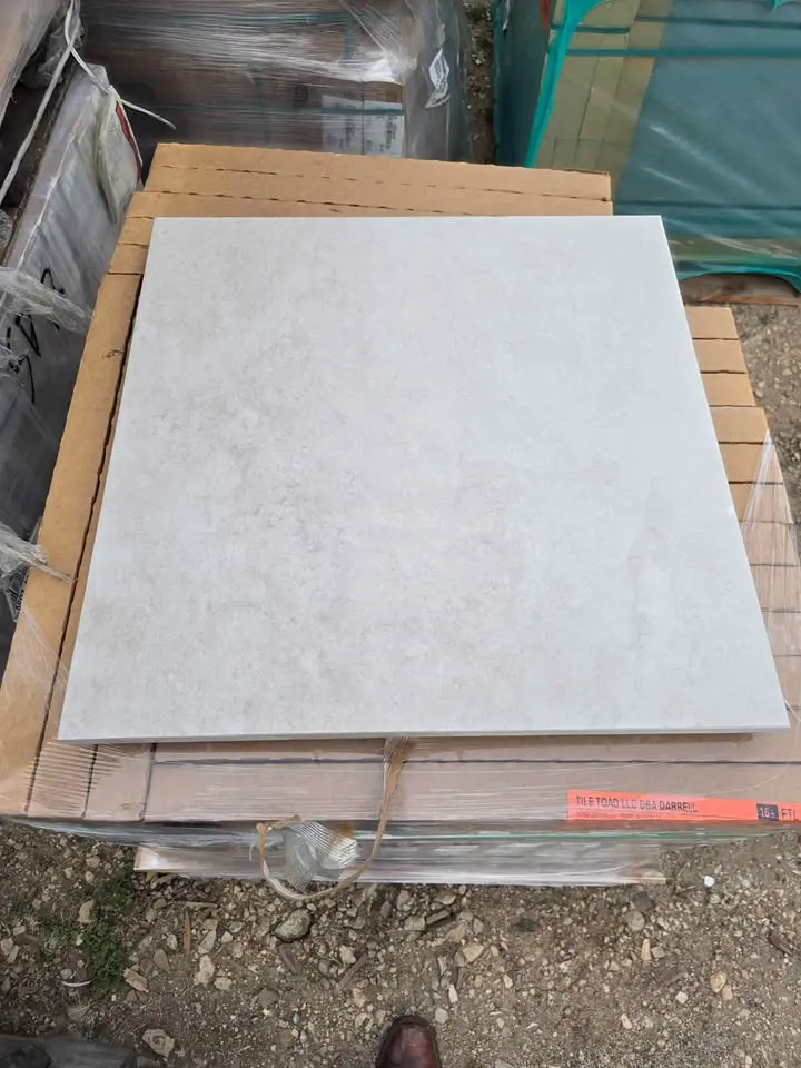 24 x 24 Limestone-Look Pavers, 2 cm Porcelain, photo 2
